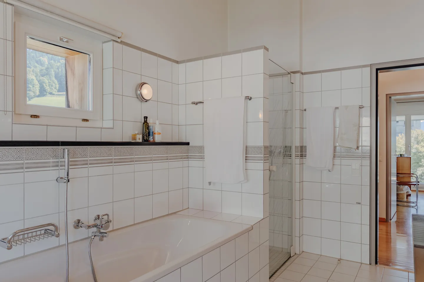 Maison d'architecte spéciale au-dessus des toits de Lichtensteig - Photo 7 sur 12