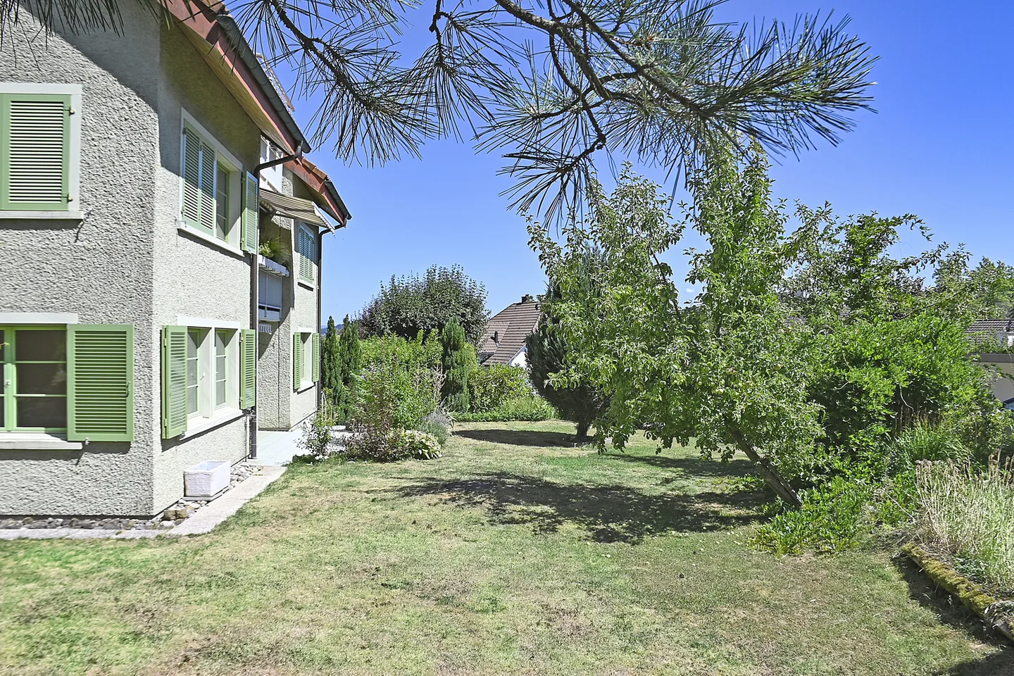 Vivre avec un jardin de 420 m² idéal pour les familles et les couples - Photo 2 sur 9