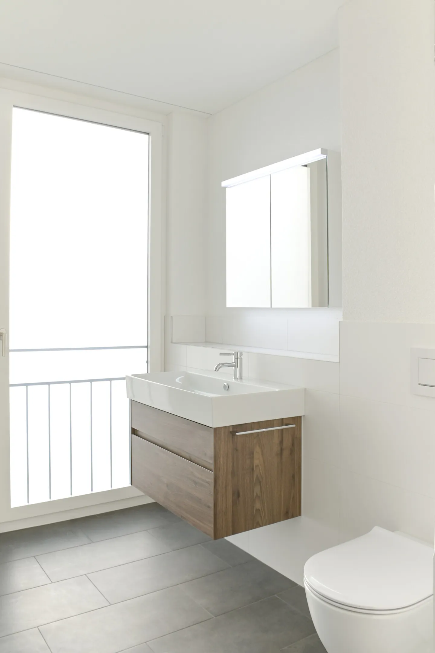 Appartement en attique moderne de 4,5 pièces dans un emplacement central à Flawil - Photo 6 sur 11