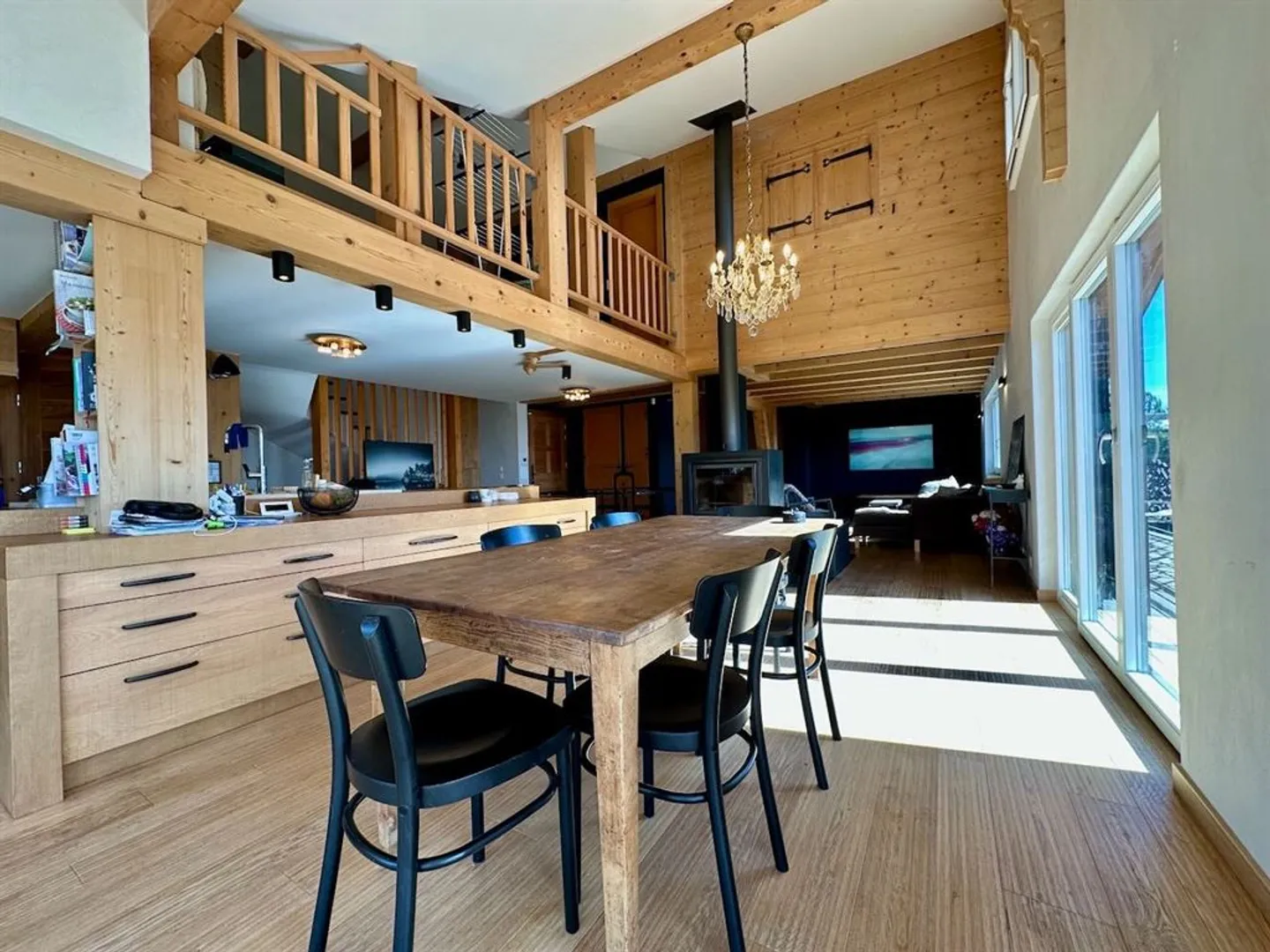Spacious renovated chalet in Arzier, close to the center and amenities - Photo 6 of 13