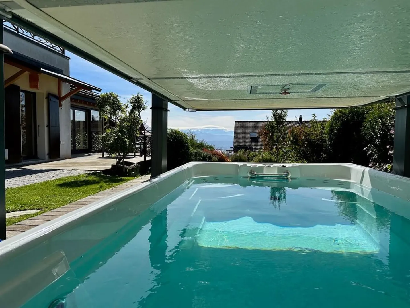 Spazioso chalet ristrutturato ad Arzier, vicino al centro e ai servizi - Foto 2 di 13