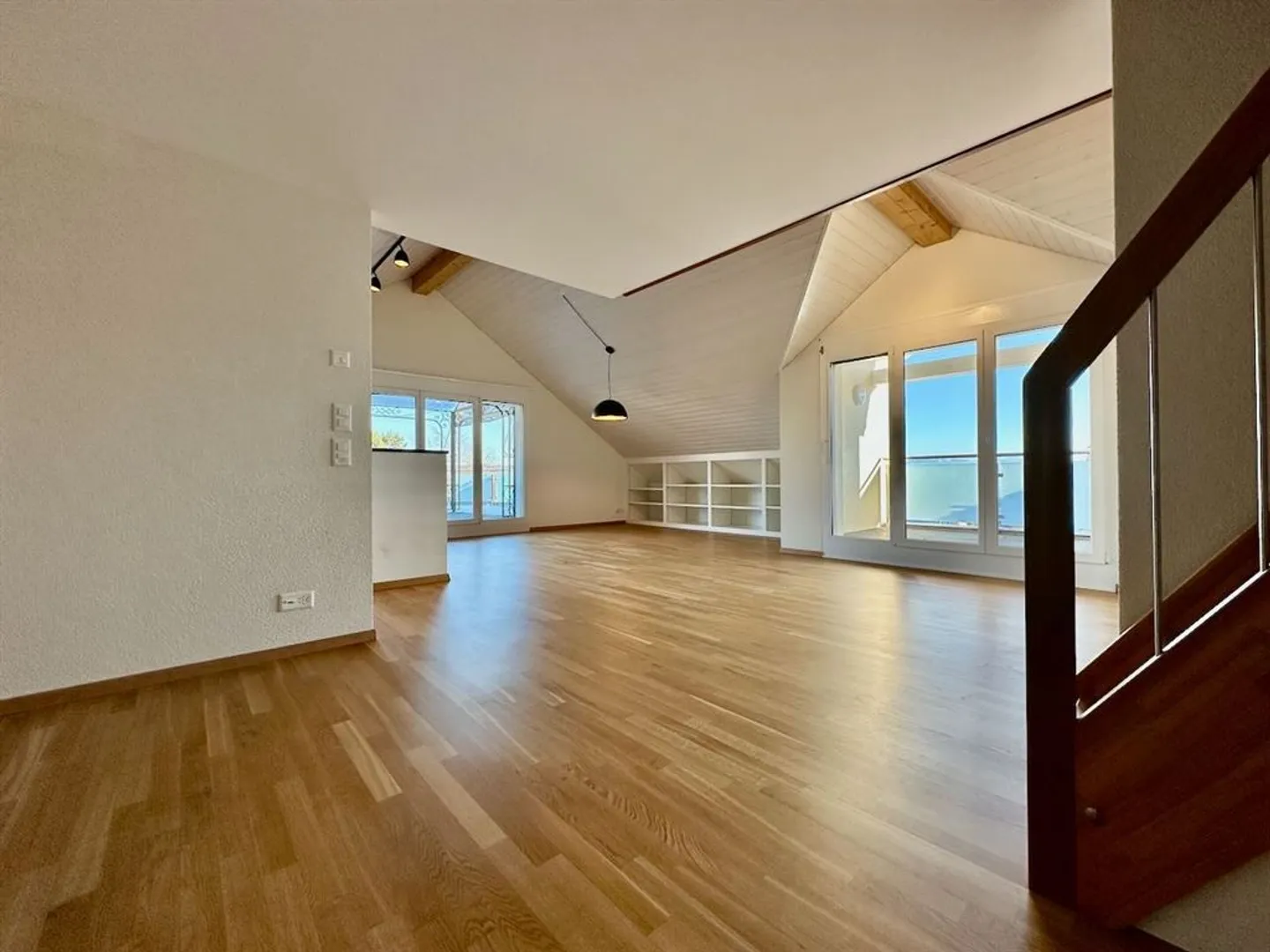 View of the lake and the Alps with large terrace - Photo 2 of 9