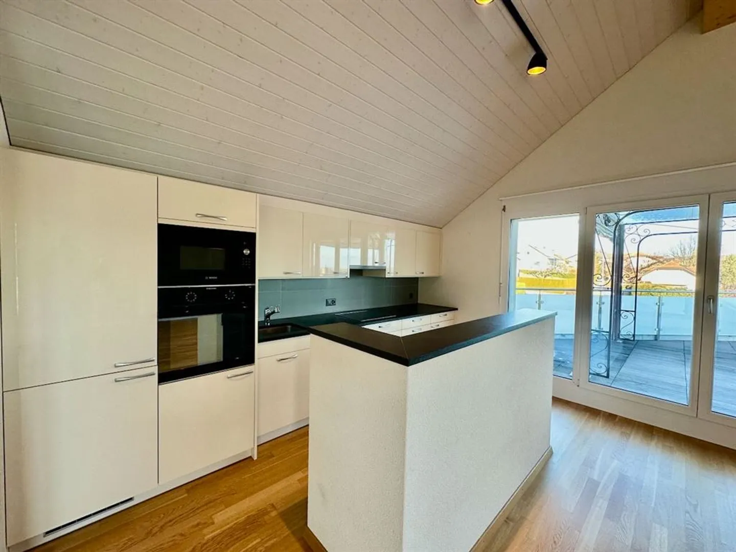 View of the lake and the Alps with large terrace - Photo 4 of 9