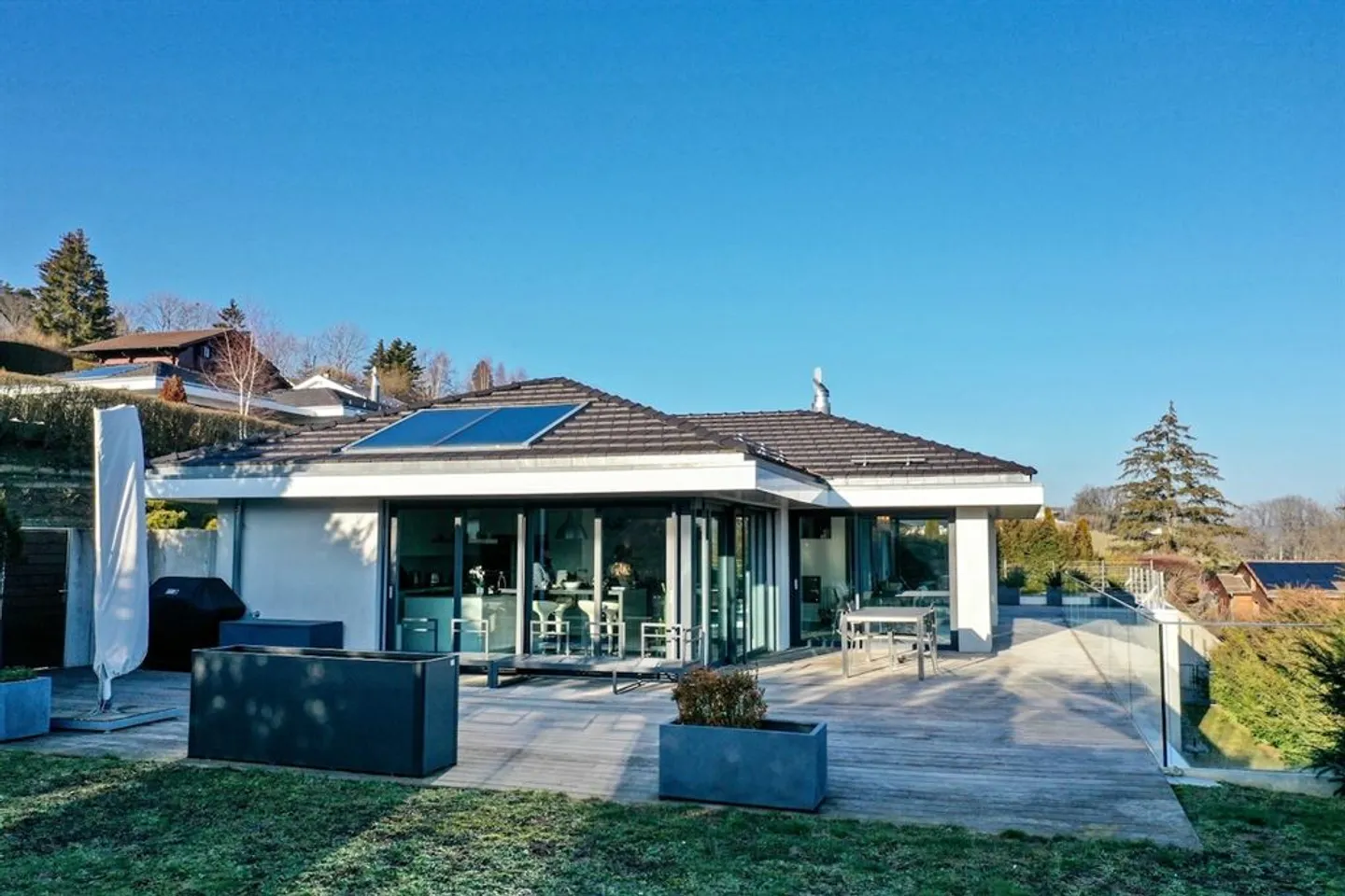 Wunderschöne Villa mit Panoramablick auf den See und die Alpen - Foto 4 von 13