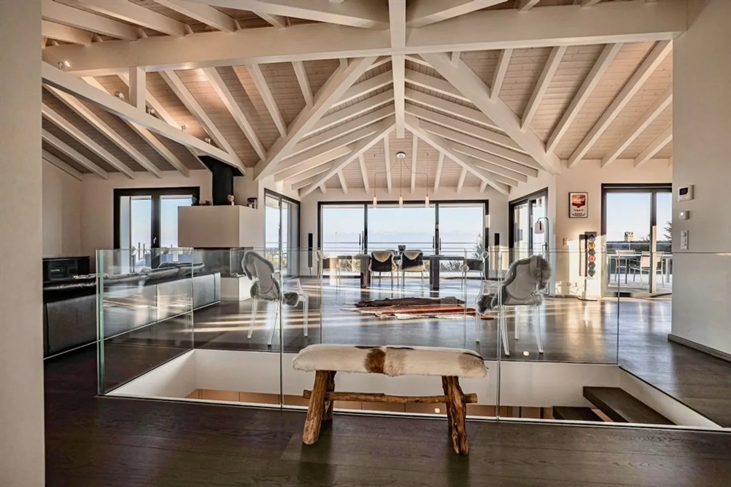 Wunderschöne Villa mit Panoramablick auf den See und die Alpen - Foto 1 von 13