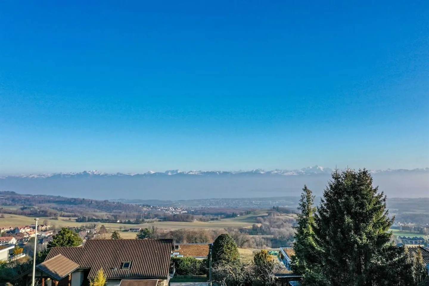 Wunderschöne Villa mit Panoramablick auf den See und die Alpen - Foto 2 von 13
