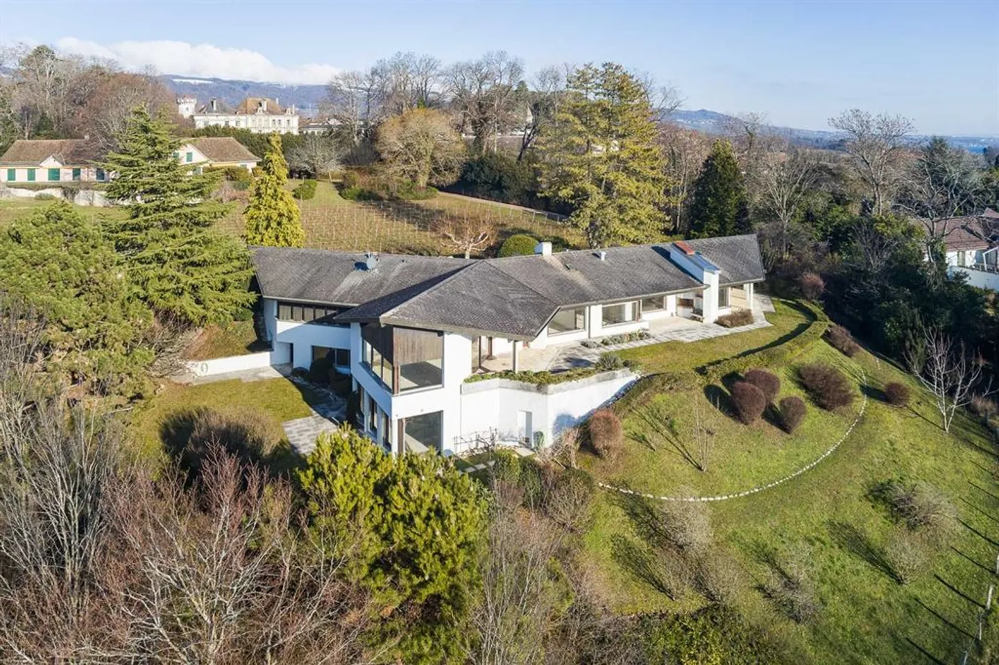 Oltre 500m2 di spazio abitabile protetti da sguardi indiscreti e con una bella vista - Foto 2 di 6