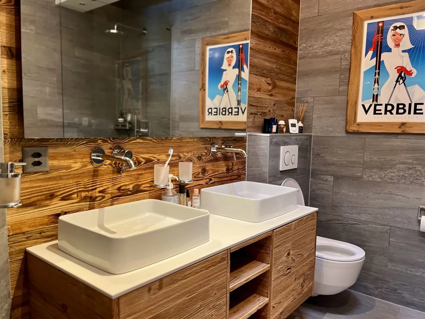 Duplex luminoso di 142 m² con vista sulla valle e balconi - Foto 9 di 11