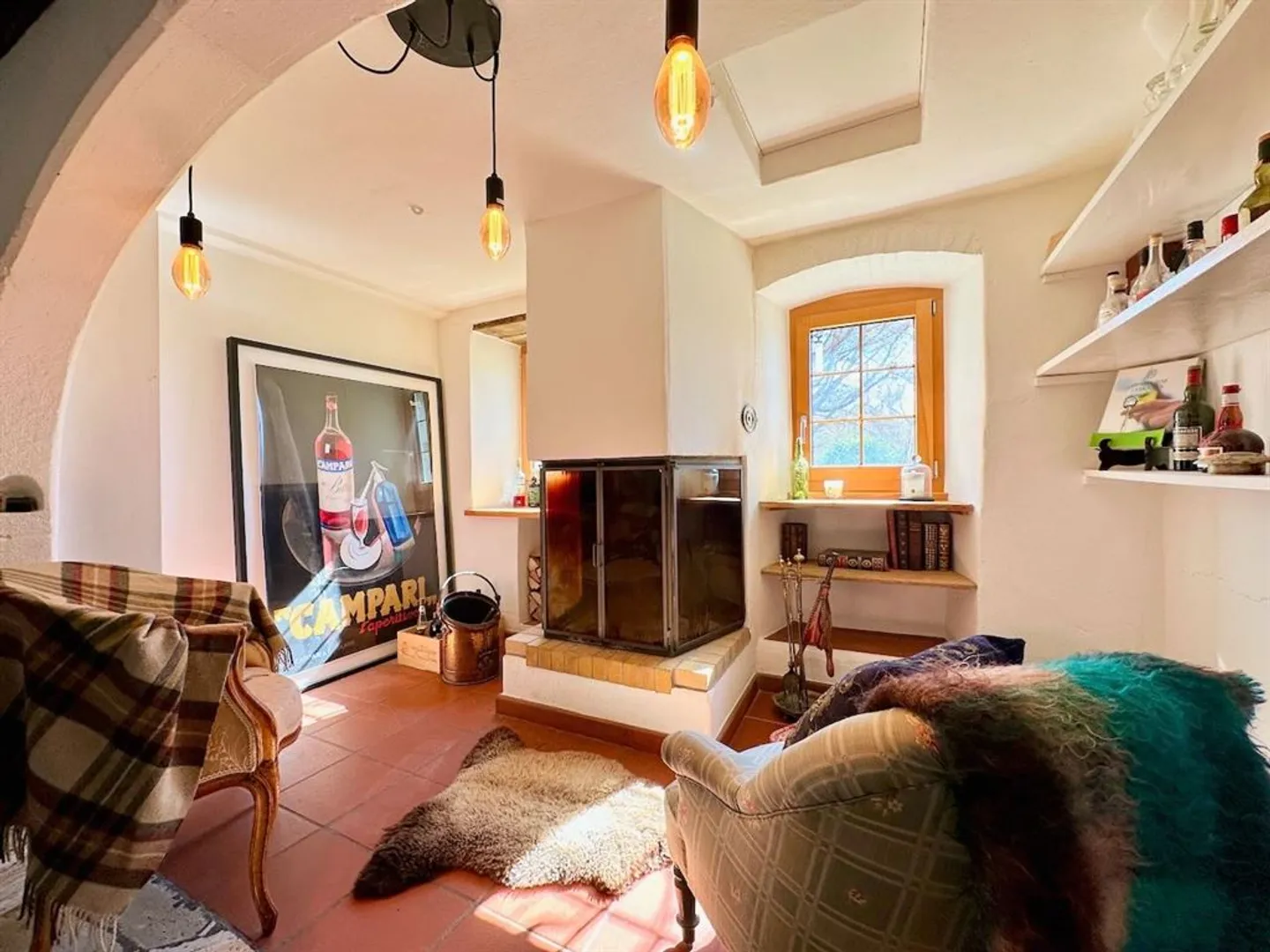 Character renovated farm with 2,900 m² of land and great potential - Photo 3 of 13