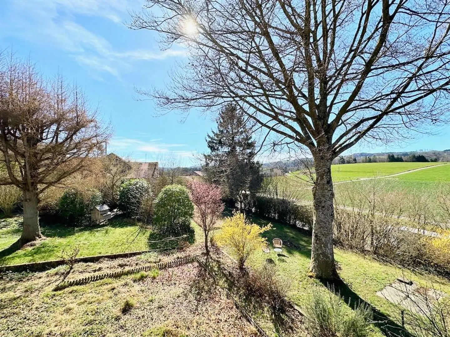 Character renovated farm with 2,900 m² of land and great potential - Photo 8 of 13