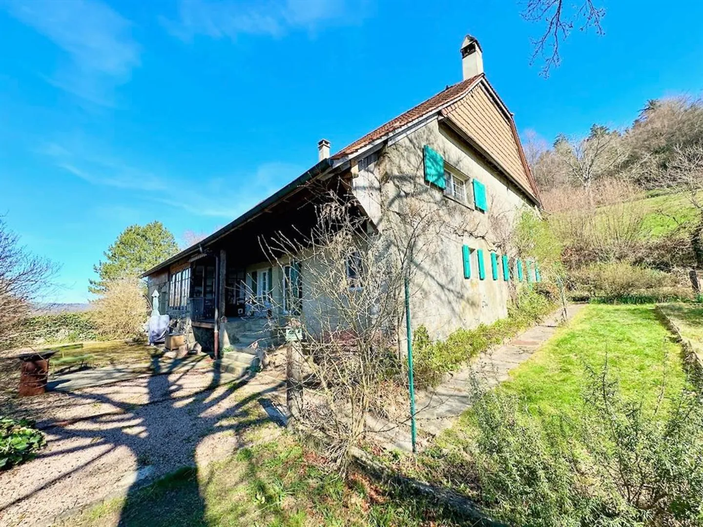 Character renovated farm with 2,900 m² of land and great potential - Photo 9 of 13