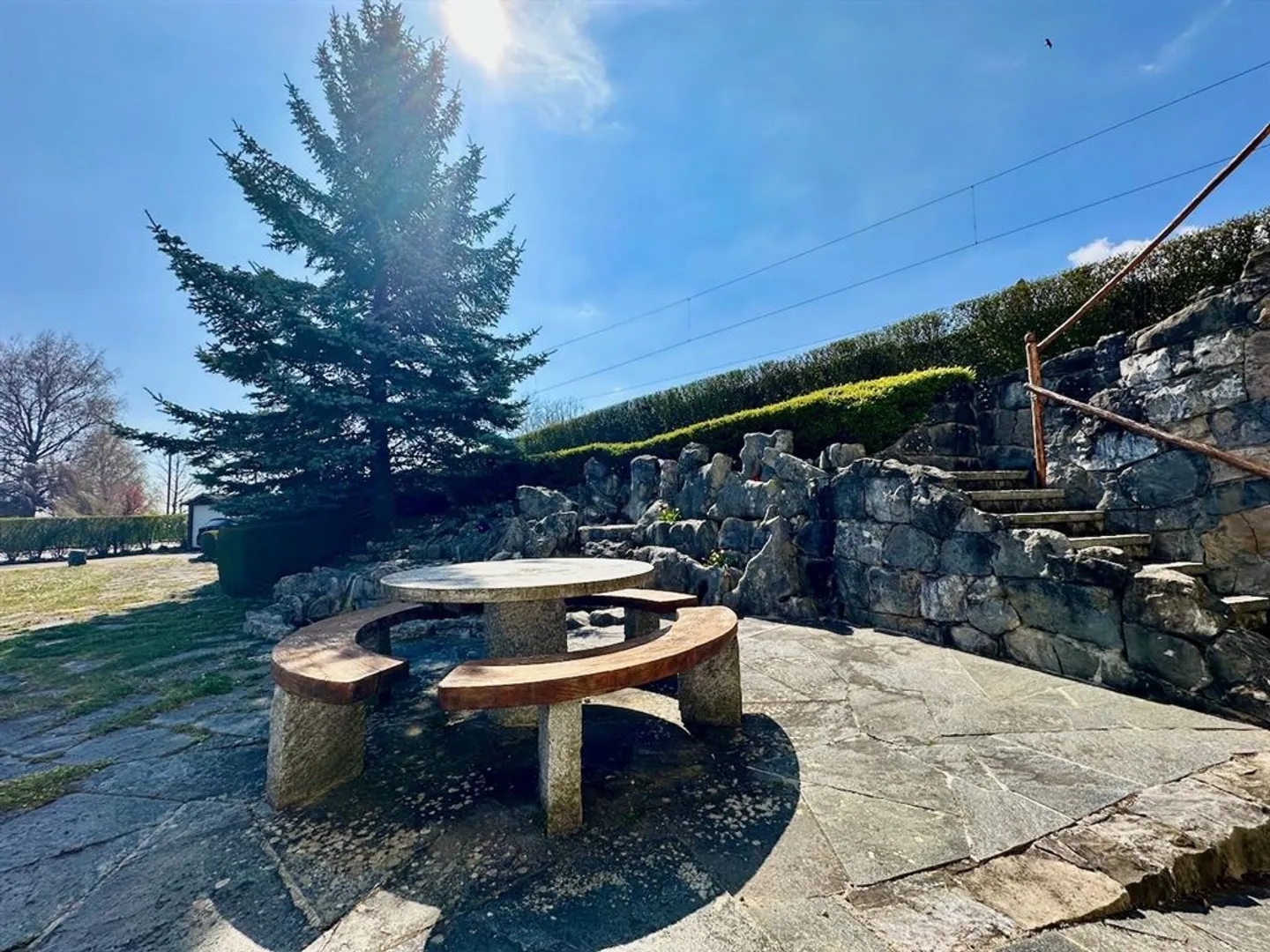 Villa indipendente luminosa con appartamento indipendente - Foto 2 di 9