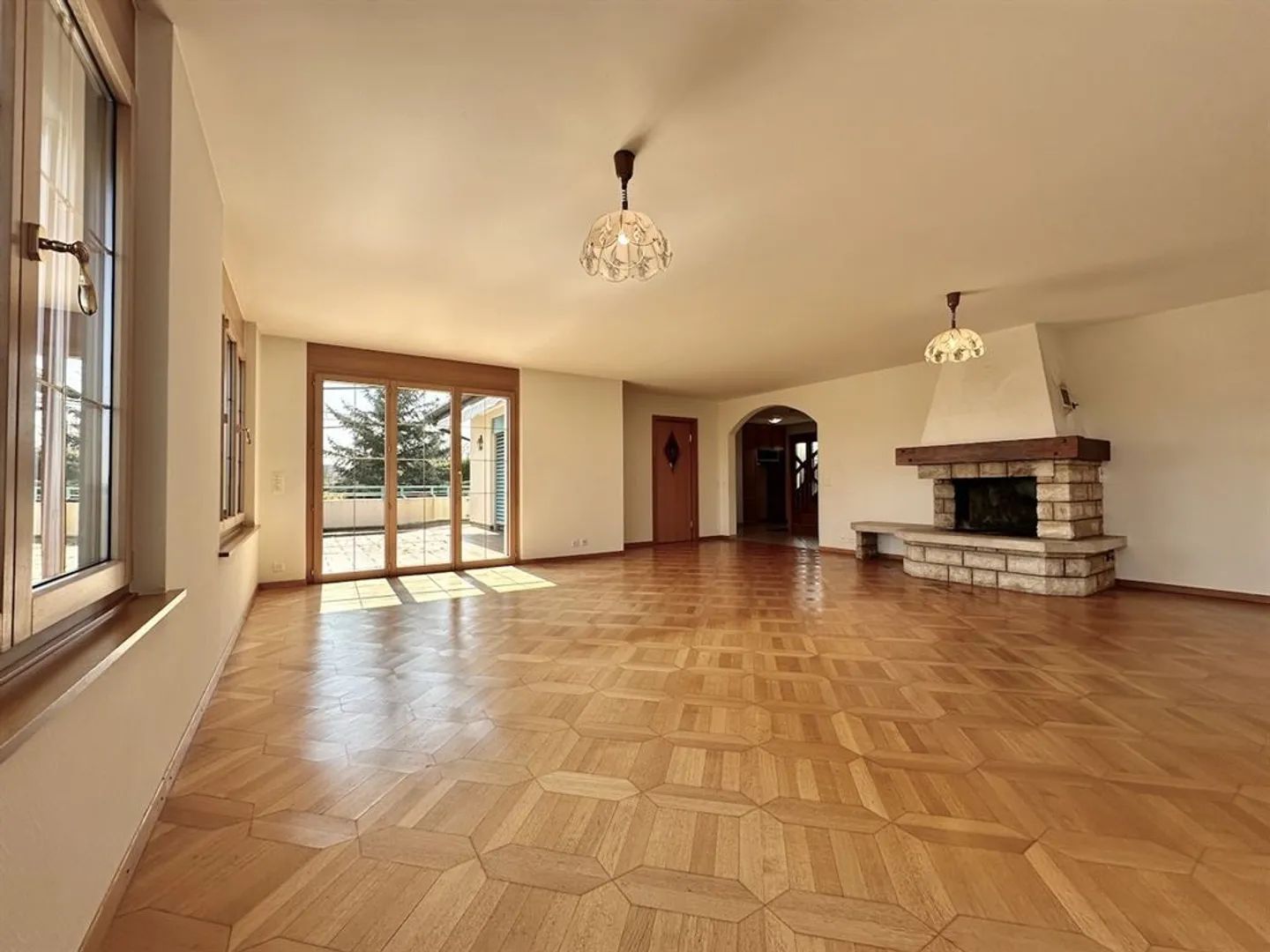 Villa indipendente luminosa con appartamento indipendente - Foto 4 di 9