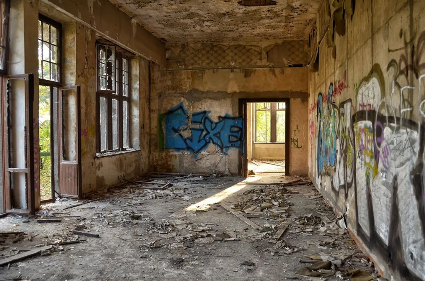 Waterfront Manor - Absolutely Exceptional Potential - Photo 8 of 10