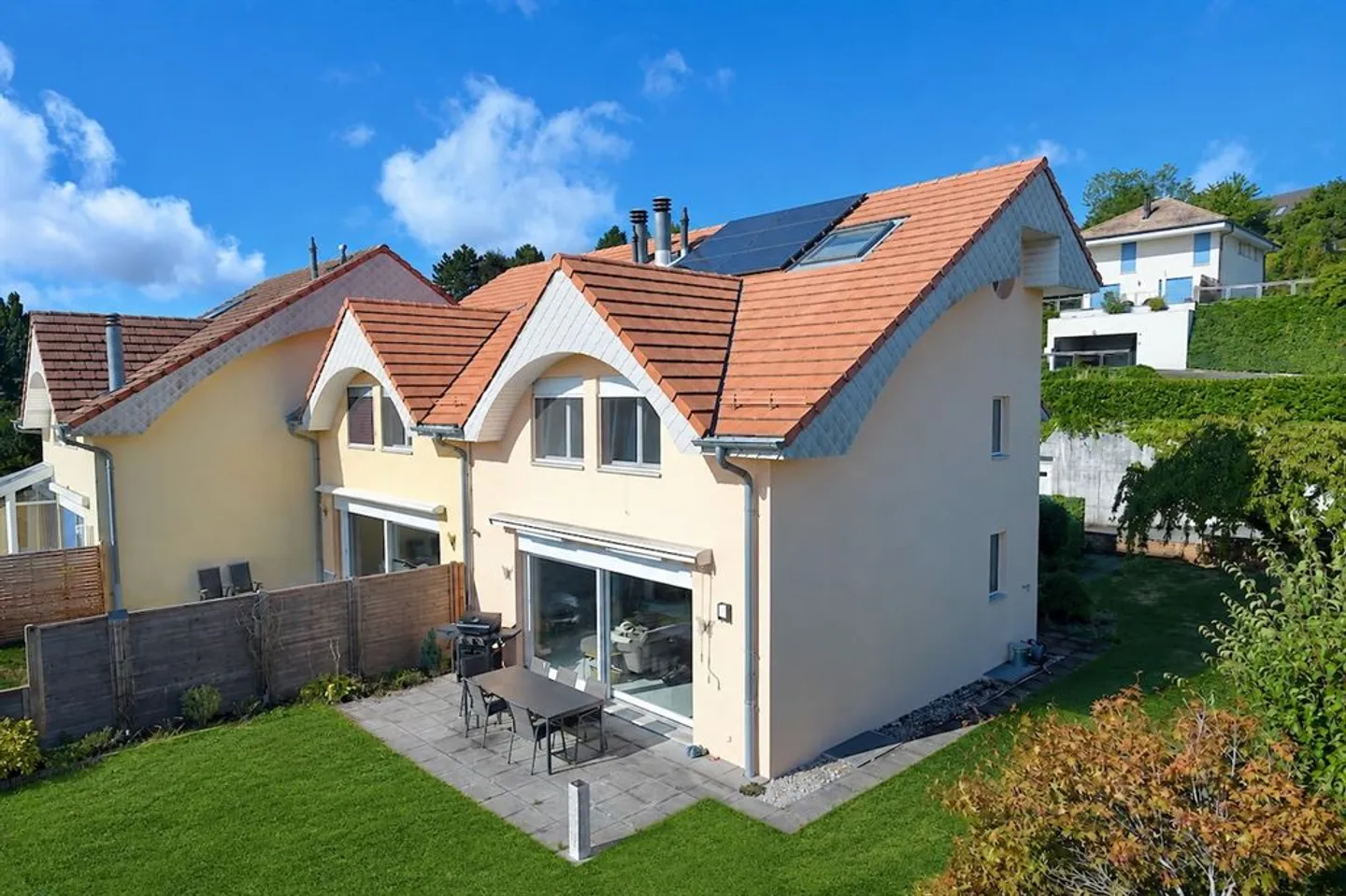 Stunning renovated villa with panoramic views of the Alps - Photo 3 of 11