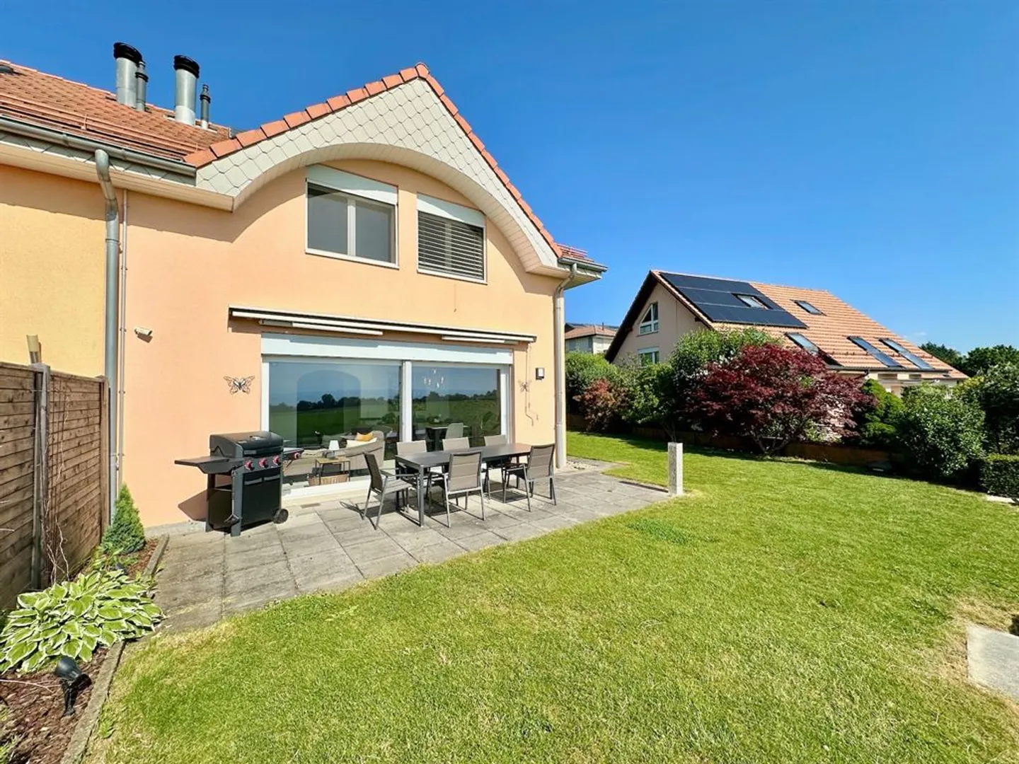 Stupenda villa ristrutturata con vista panoramica sulle Alpi - Foto 1 di 11