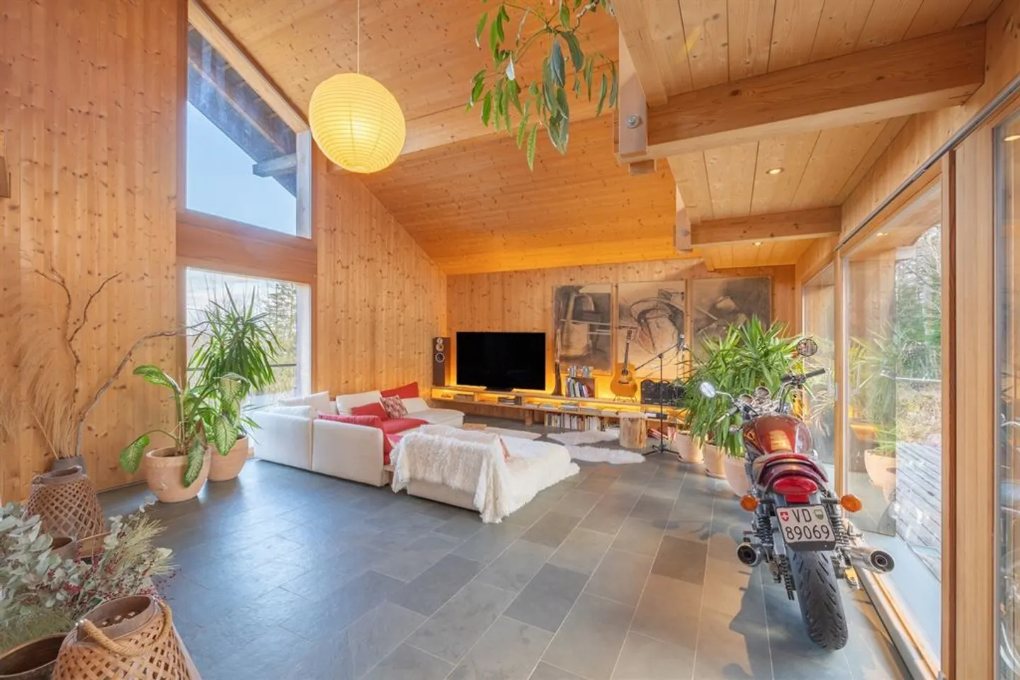 Unique architect-designed villa close to the forest - Photo 11 of 13