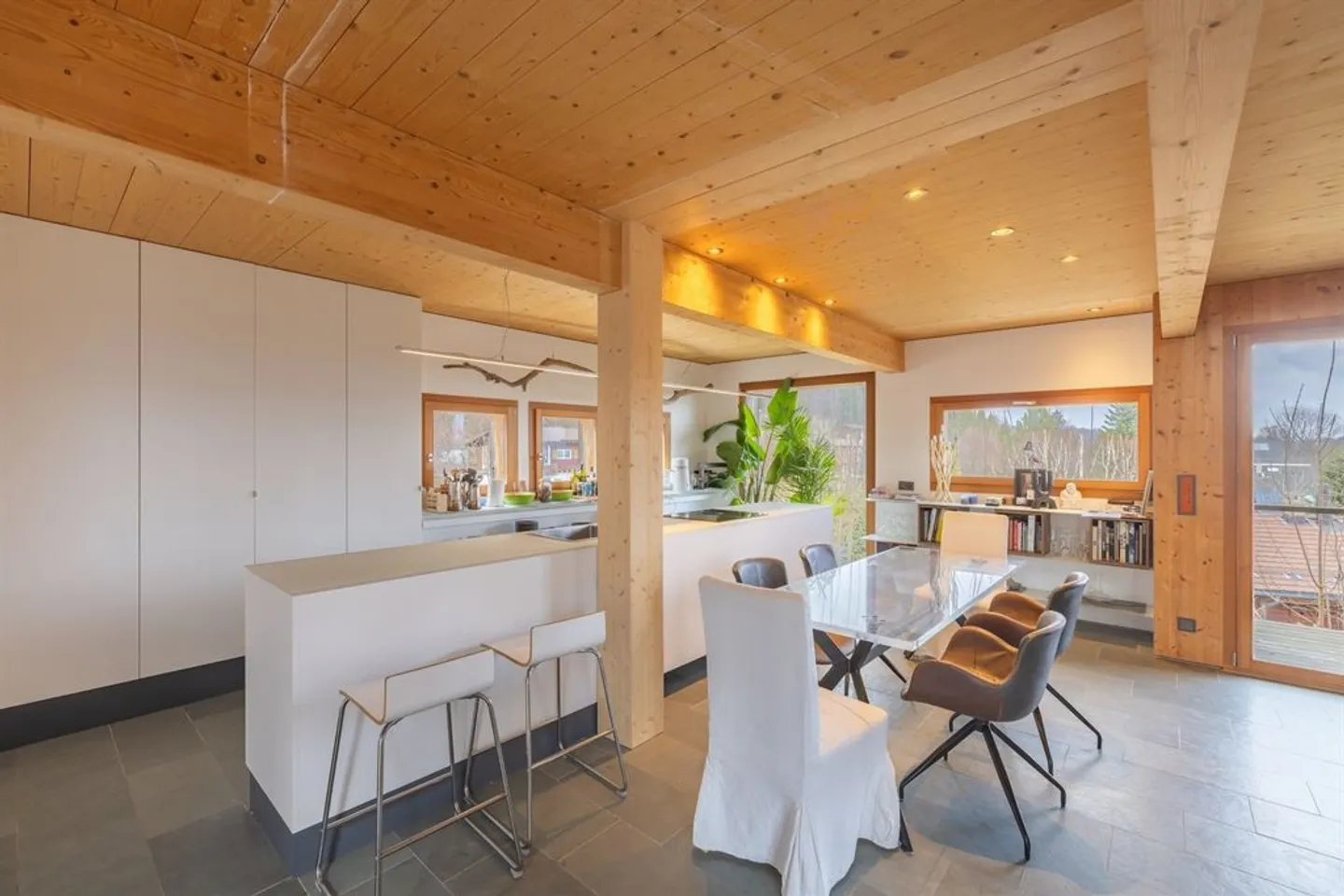 Unique architect-designed villa close to the forest - Photo 10 of 13