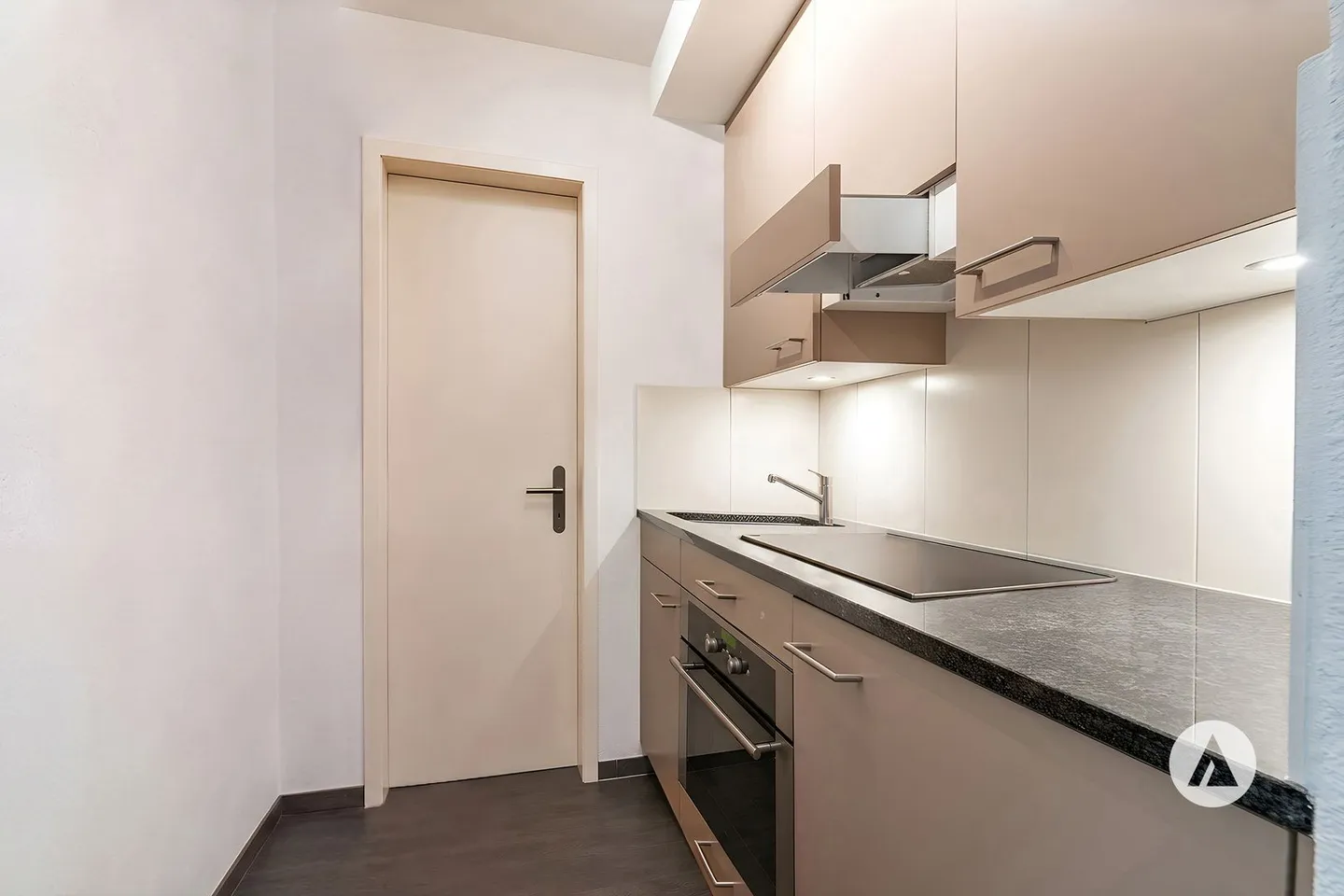 Immeuble multifamilial entièrement loué avec potentiel de développement - Photo 10 sur 13