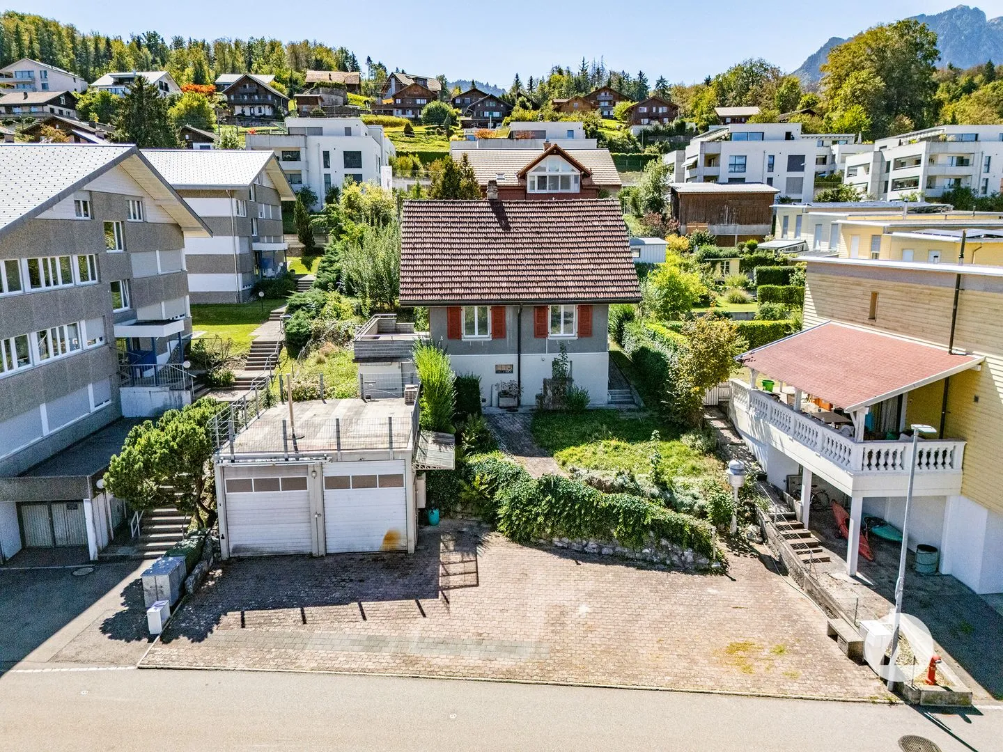 Single-family house with numerous (re)development possibilities - Photo 2 of 13
