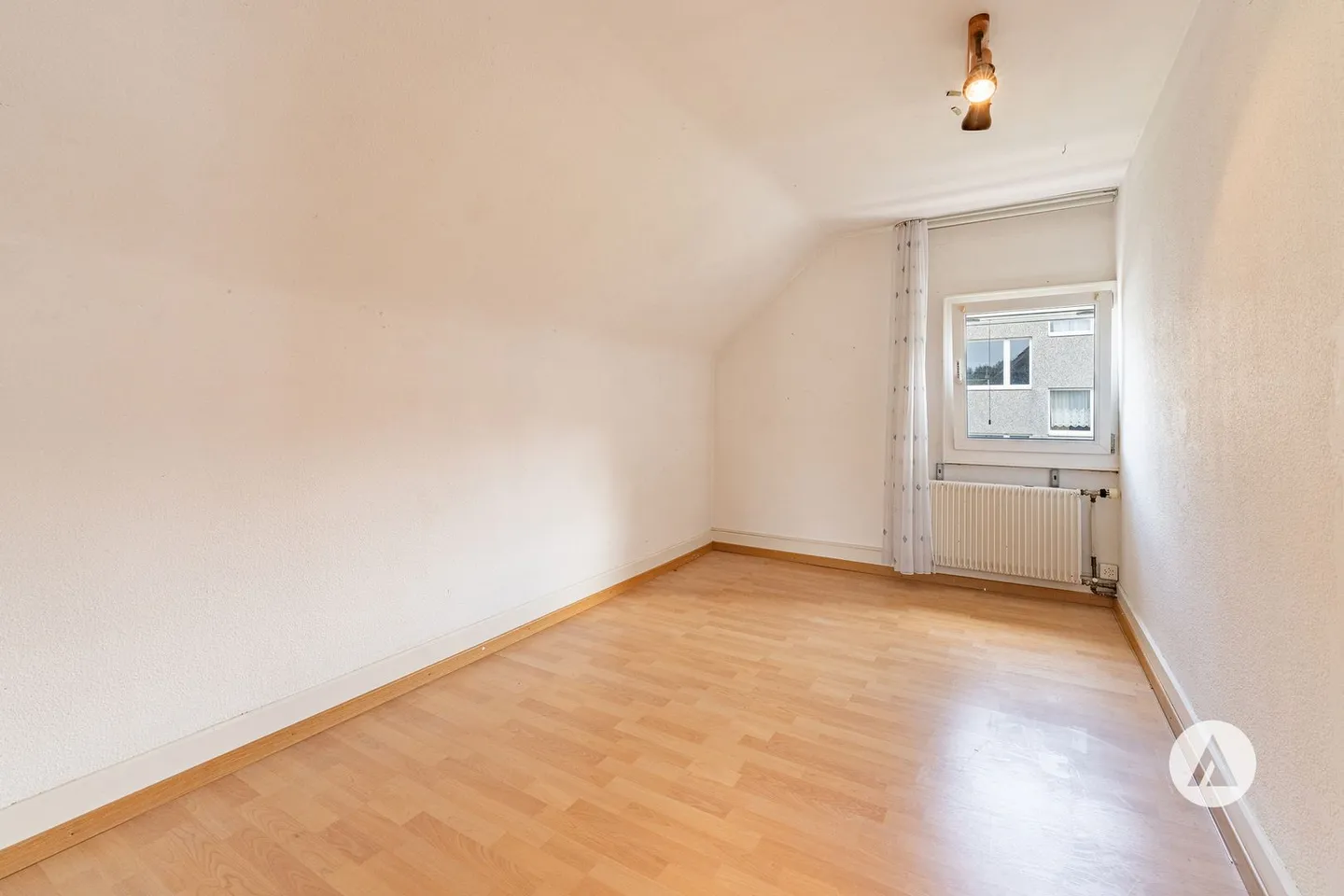 Single-family house with numerous (re)development possibilities - Photo 10 of 13