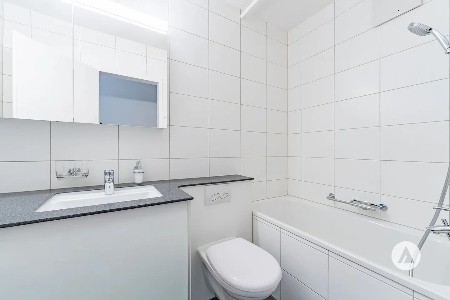 Immeuble multifamilial entièrement loué avec potentiel de développement - Photo 11 sur 13