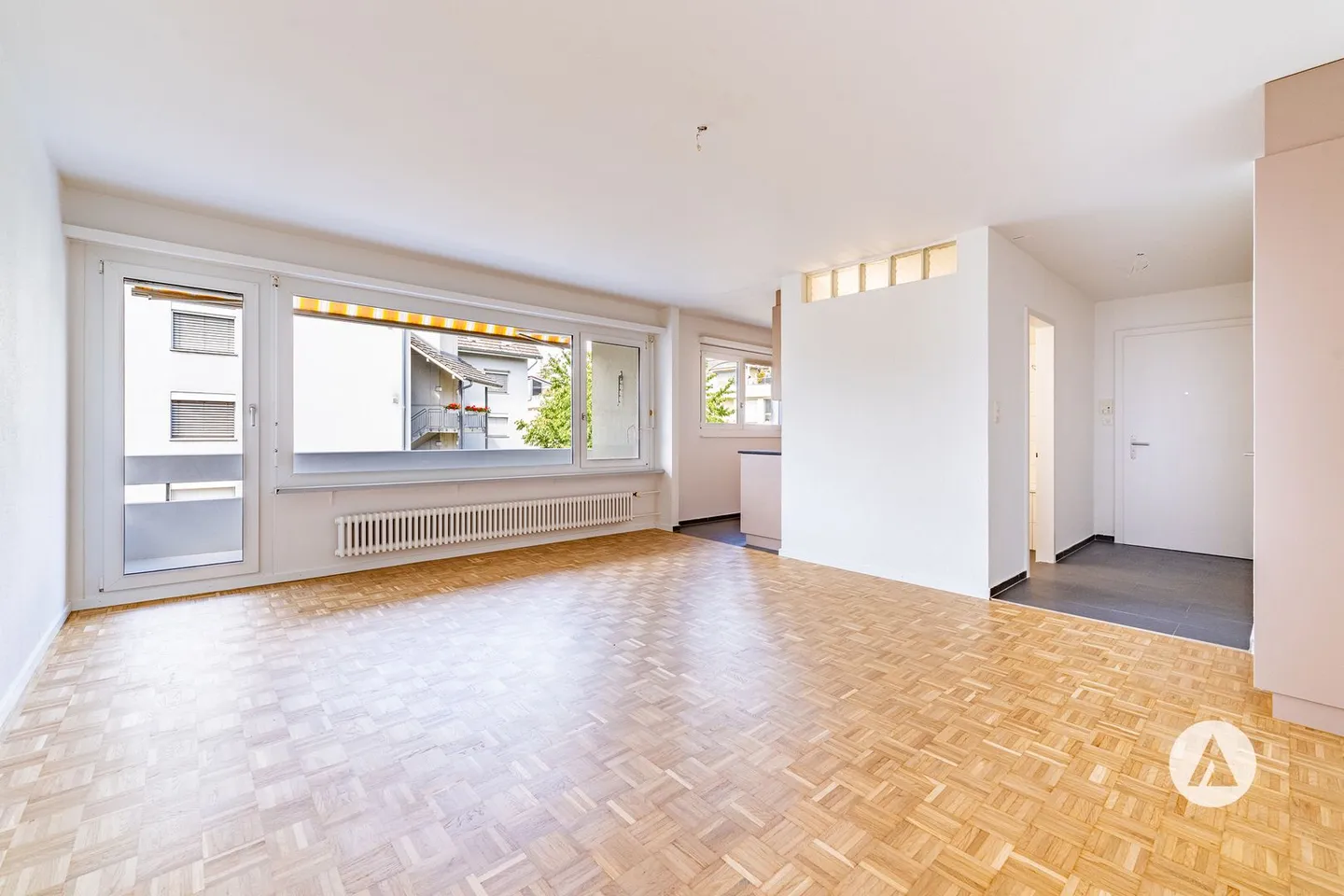 Immeuble multifamilial entièrement loué avec potentiel de développement - Photo 8 sur 13