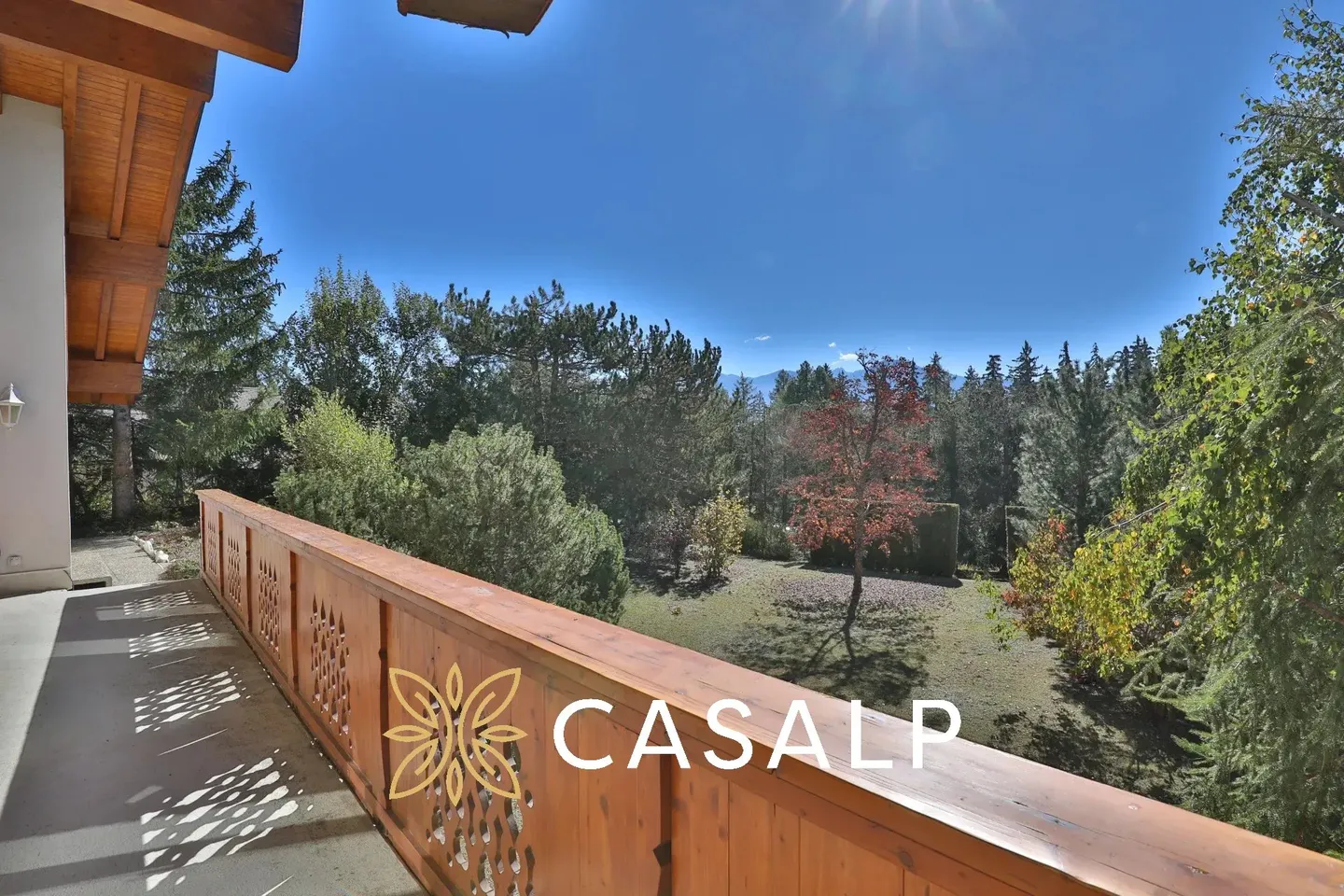 Magnificent chalet with landscaped garden in Crans - Photo 3 of 13