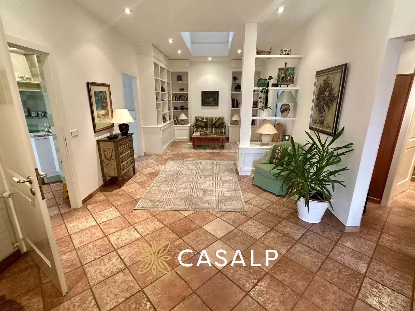 Ampio attico di lusso con piscina interna - Foto 10 di 13