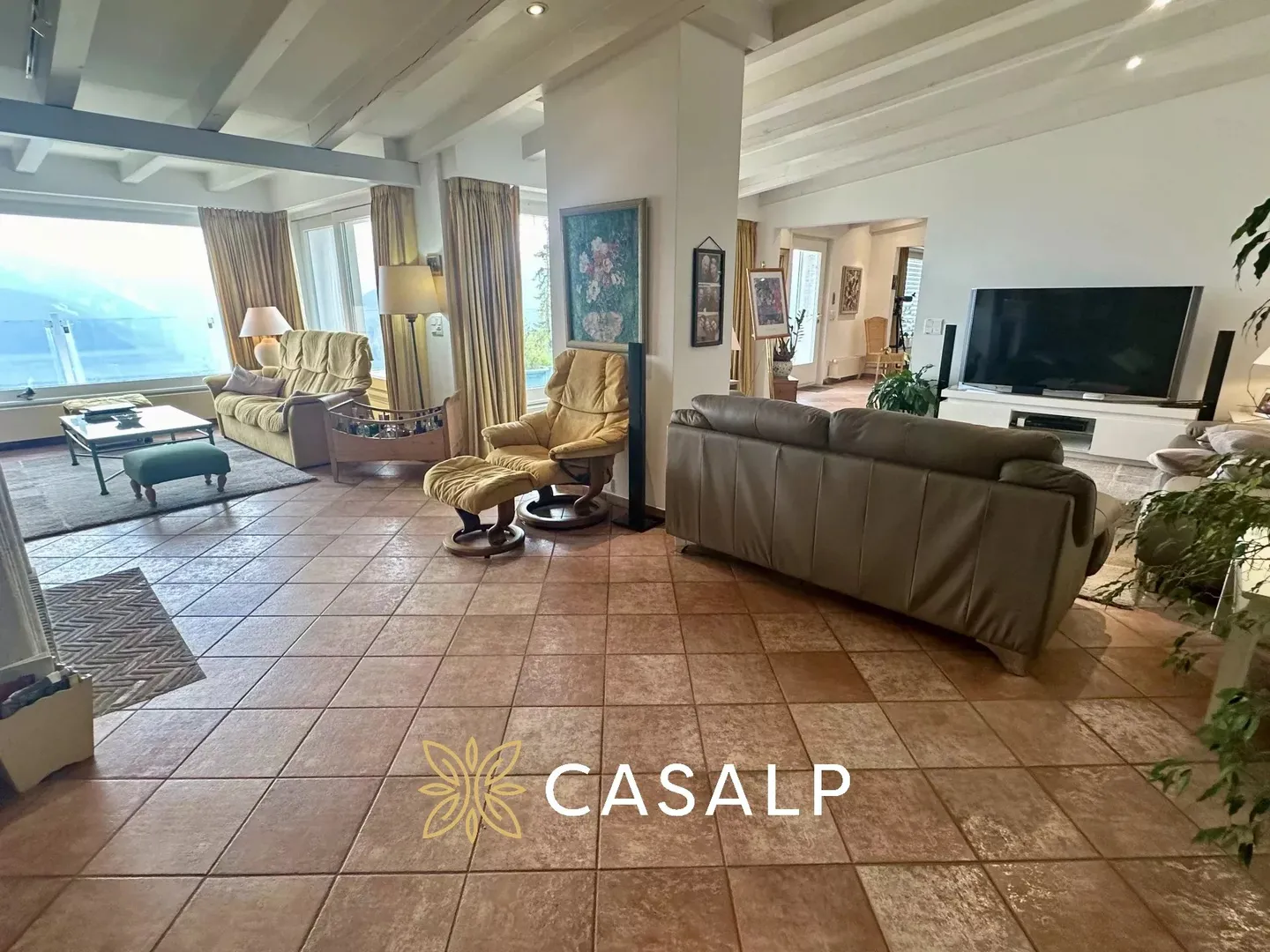 Ampio attico di lusso con piscina interna - Foto 3 di 13