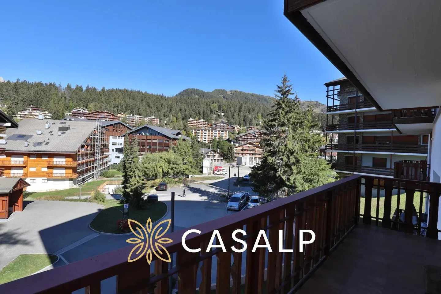 Bright 3.5-room apartment in Crans near the golf course - Photo 7 of 13