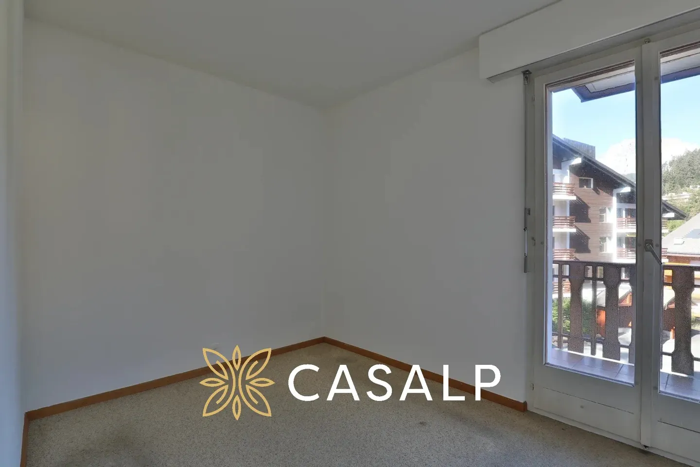 Bright 3.5-room apartment in Crans near the golf course - Photo 6 of 13