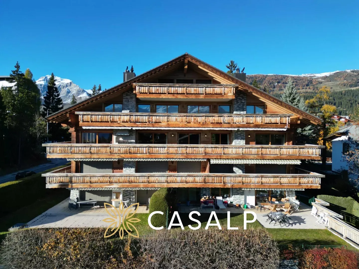 Luxurious 6.5-room apartment - Photo 1 of 13