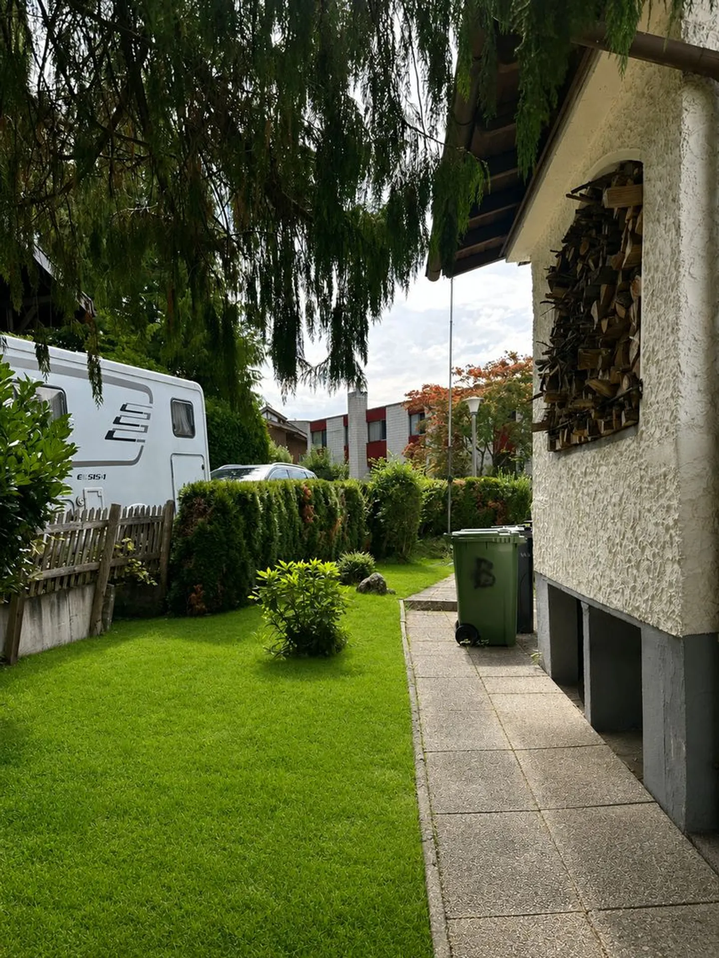 Charmante maison individuelle avec jardin et balcon - Photo 2 sur 13
