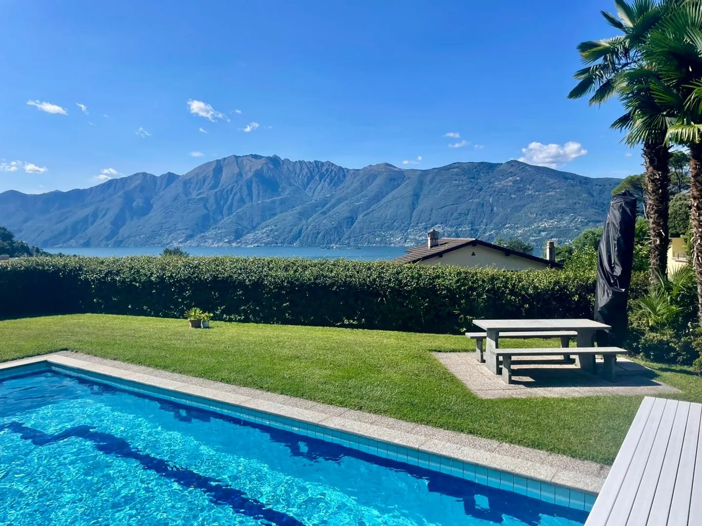 Appartamento incantevole con giardino, jacuzzi, piscina e vista lago - Foto 1 di 8