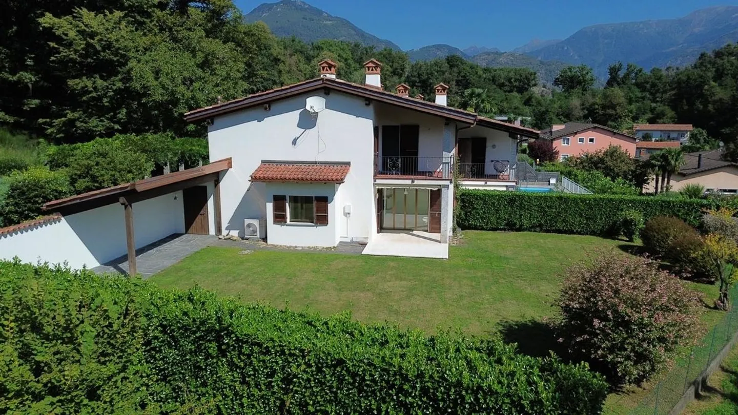 Ein Haus, das Ihr Herz berührt - mediterranes Wohnglück in Arcegno - Foto 2 von 13