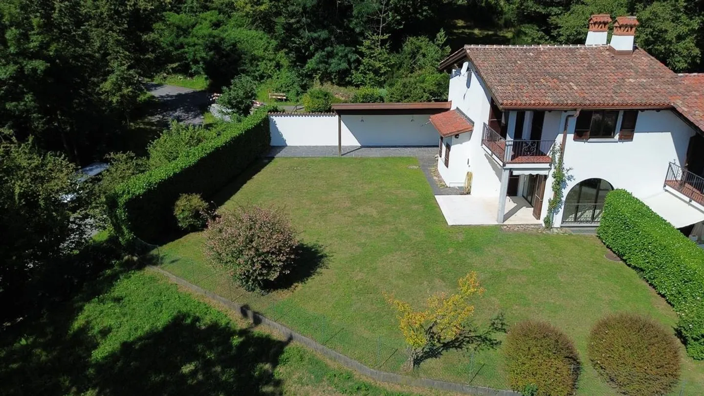 Ein Haus, das Ihr Herz berührt - mediterranes Wohnglück in Arcegno - Foto 1 von 13