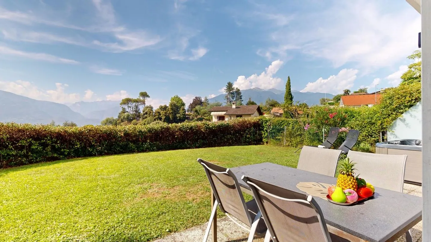 Appartamento incantevole con giardino, jacuzzi, piscina e vista lago - Foto 8 di 8