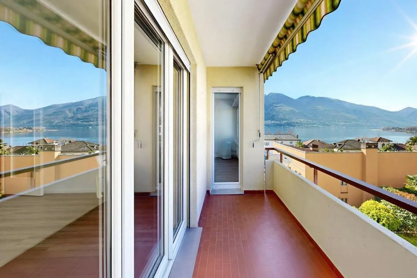 Vista lago, sole e stile: appartamento 2.5 locali ristrutturato a Minusio - Foto 4 di 5