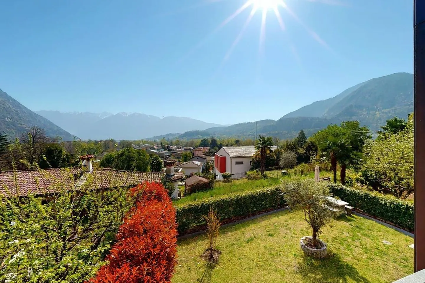 La vostra nuova casa a Tegna - moderna, accogliente, in posizione tranquilla - Foto 1 di 9
