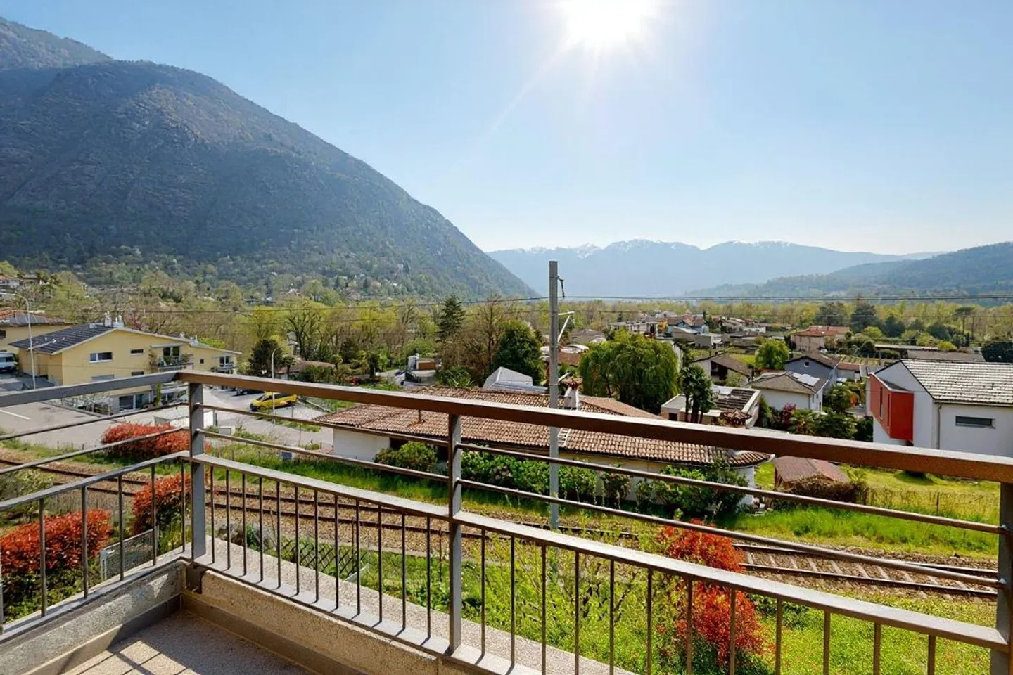 La vostra nuova casa a Tegna - moderna, accogliente, in posizione tranquilla - Foto 2 di 9