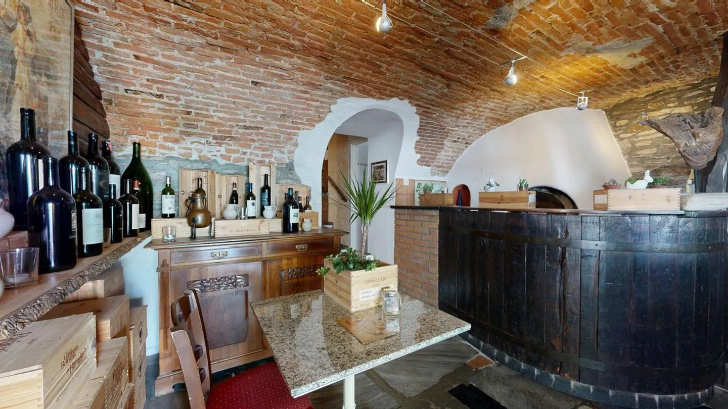 Restaurant bien connu et géré avec amour avec deux appartements à Orselina - Photo 3 sur 13