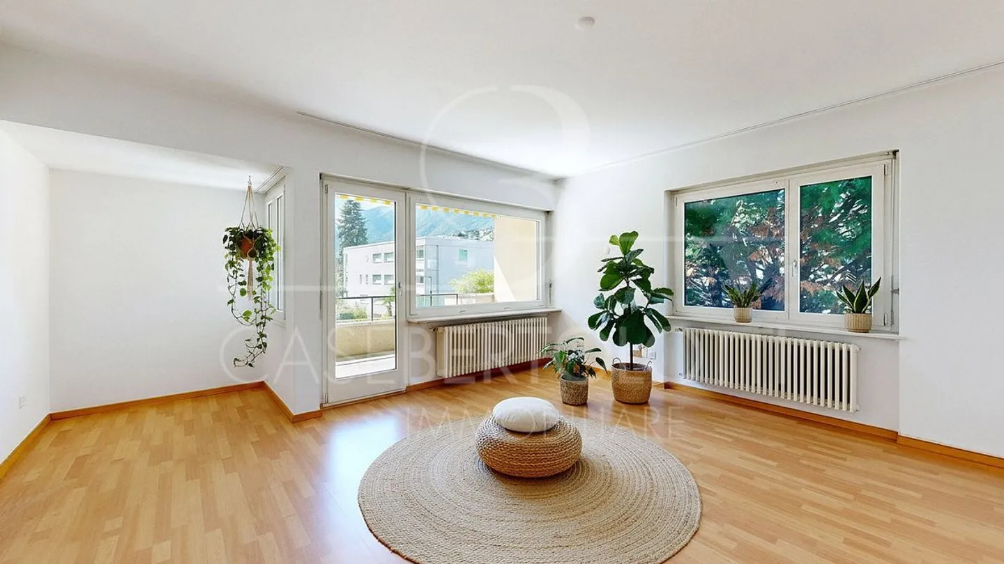 Light-filled home with plenty of space and Mediterranean flair - Photo 2 of 6