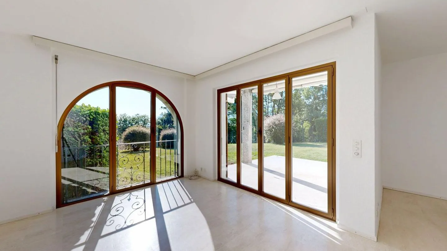 Ein Haus, das Ihr Herz berührt - mediterranes Wohnglück in Arcegno - Foto 4 von 13