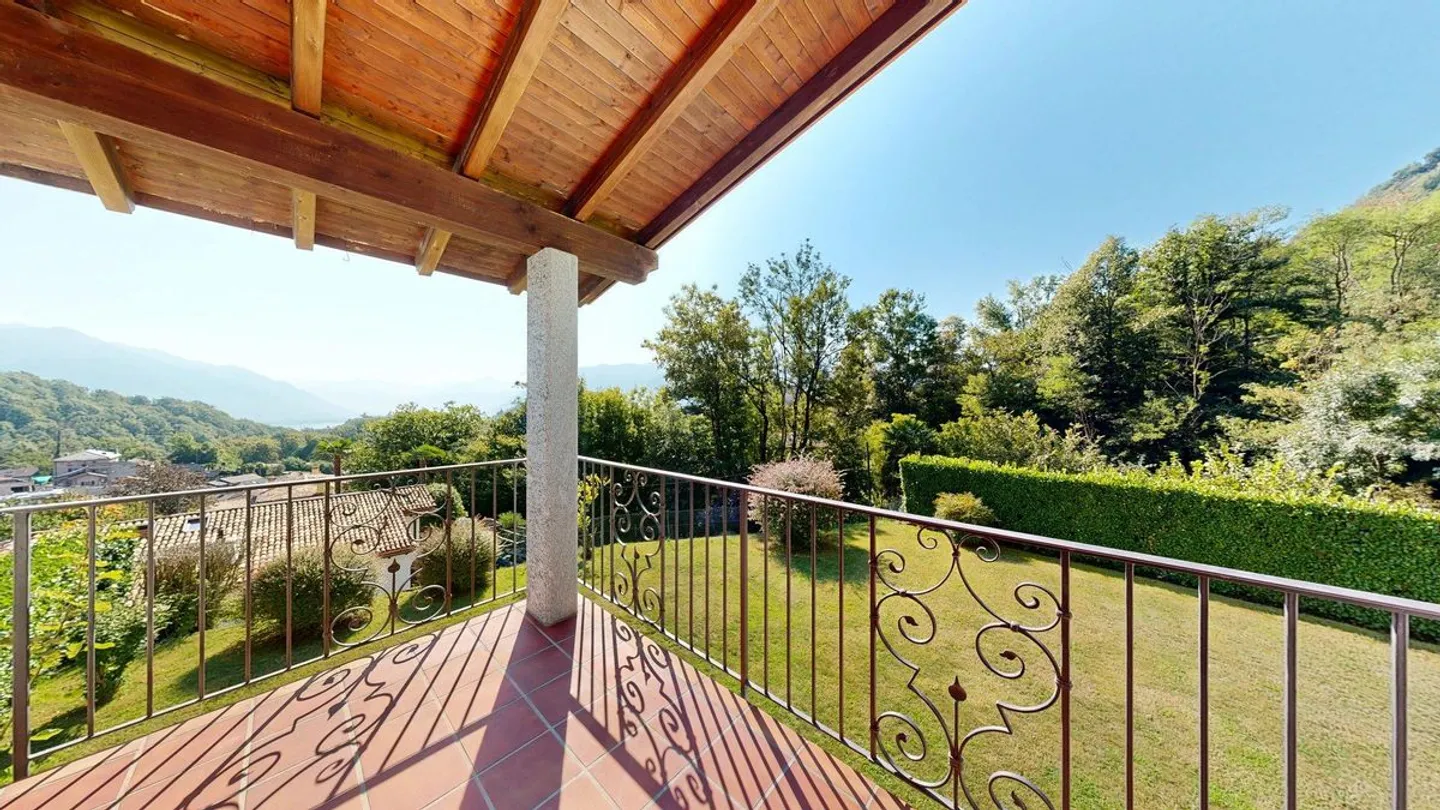 Ein Haus, das Ihr Herz berührt - mediterranes Wohnglück in Arcegno - Foto 12 von 13
