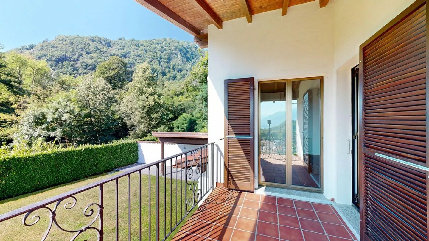 Ein Haus, das Ihr Herz berührt - mediterranes Wohnglück in Arcegno - Foto 11 von 13