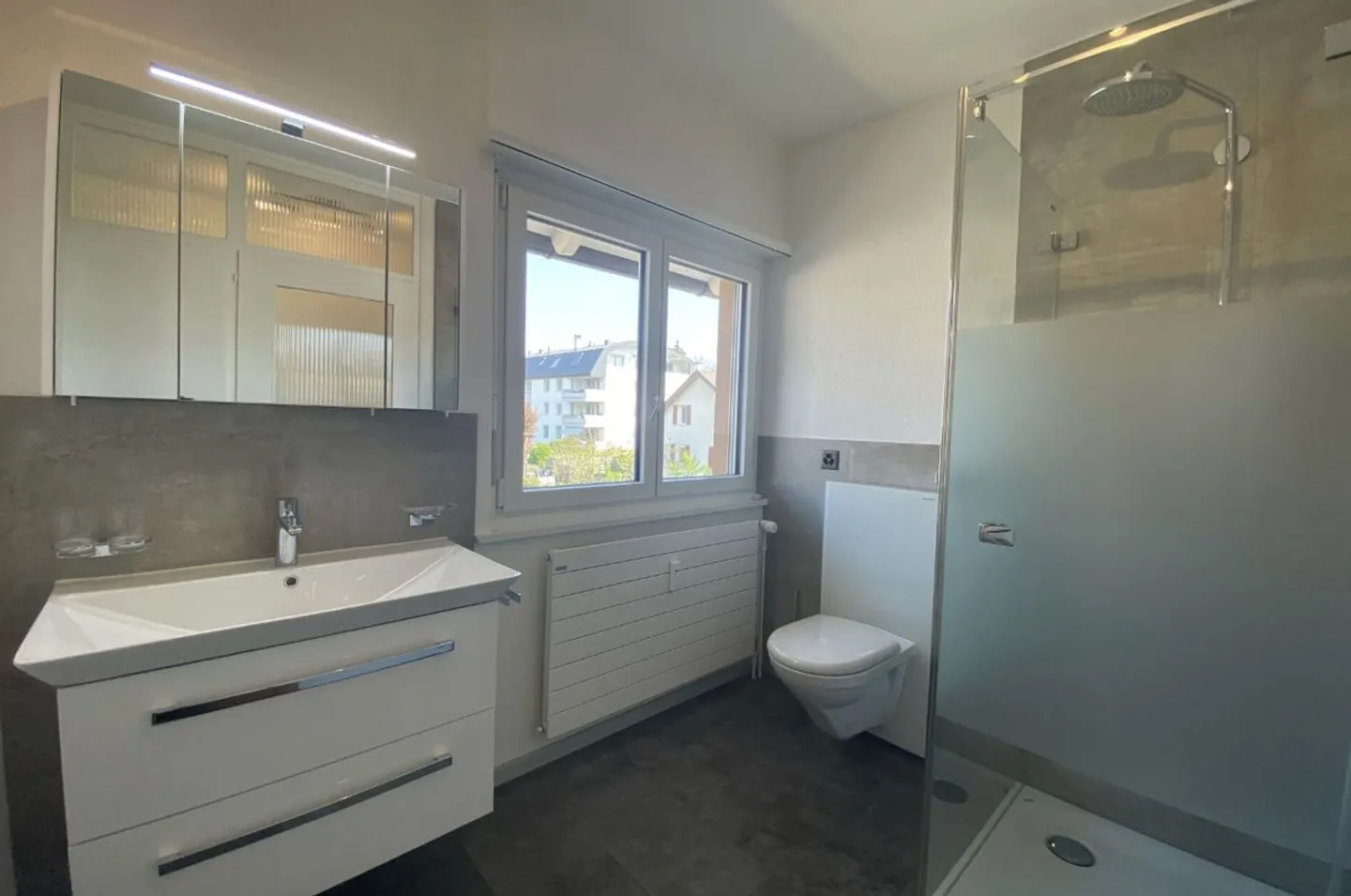 Atmosfera accogliente e una grande terrazza per rilassarsi - Foto 8 di 10