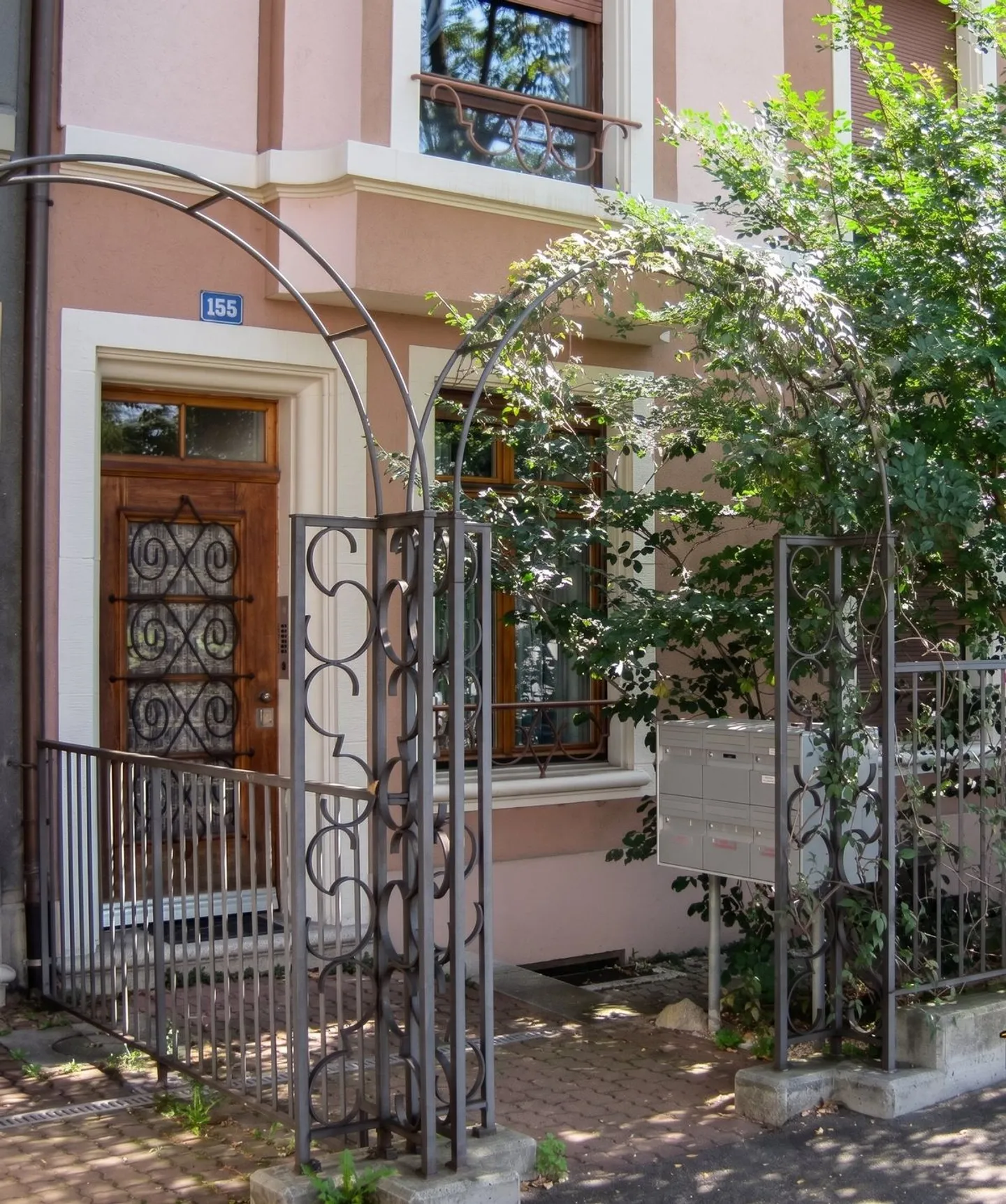 Charmante Dachwohnung mit Terrasse - Foto 2 von 8