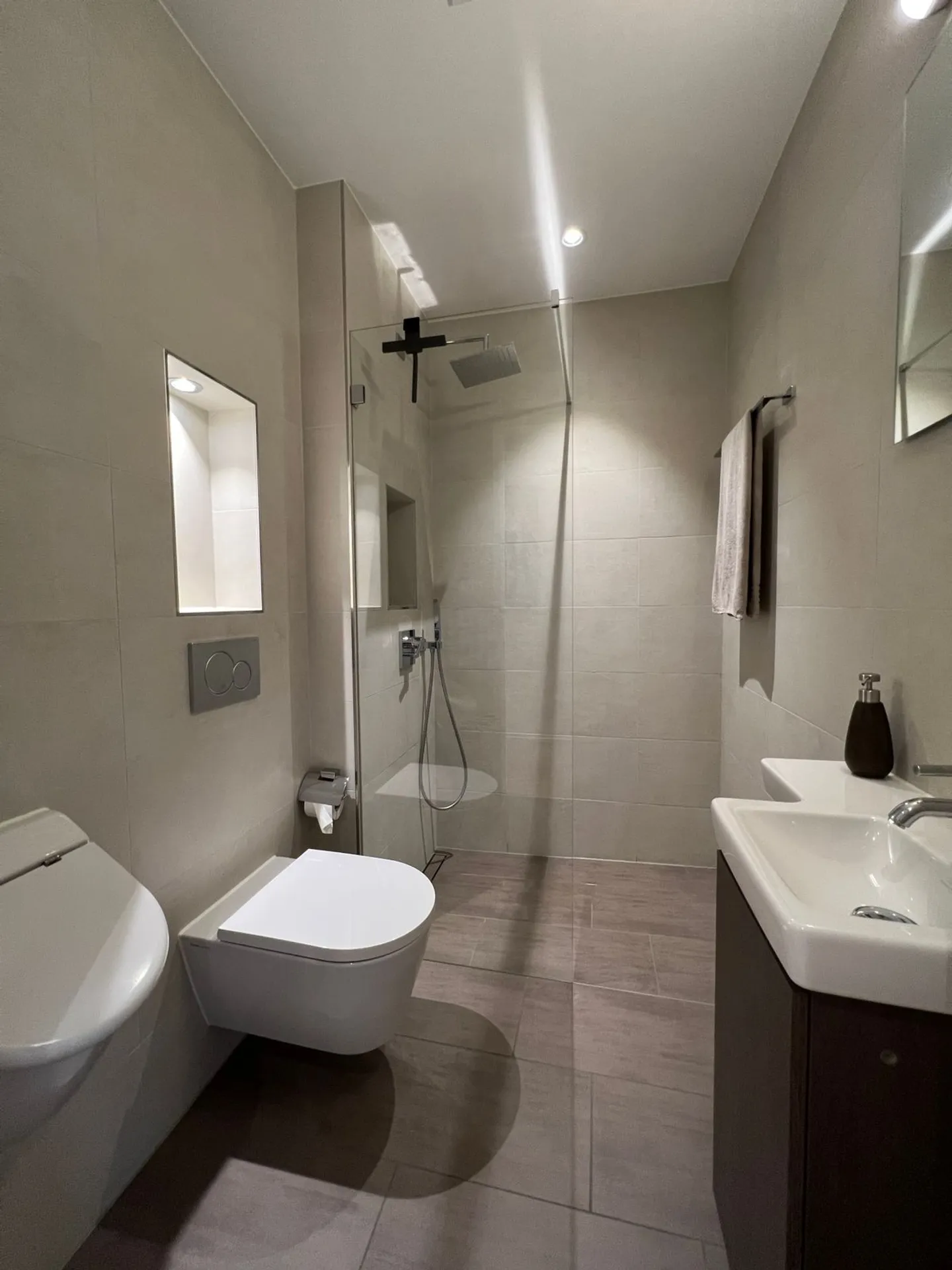 Furnished, modern 2.5 room apartment - Photo 9 of 10