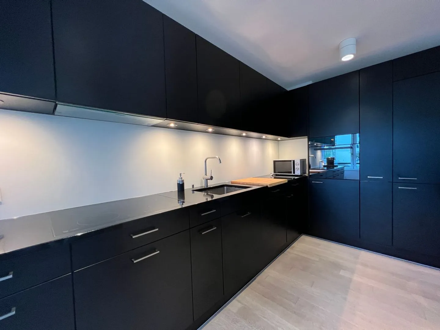 Furnished, modern 2.5 room apartment - Photo 3 of 10